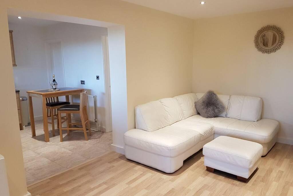 Sister'S Apartment Llanelli Extérieur photo